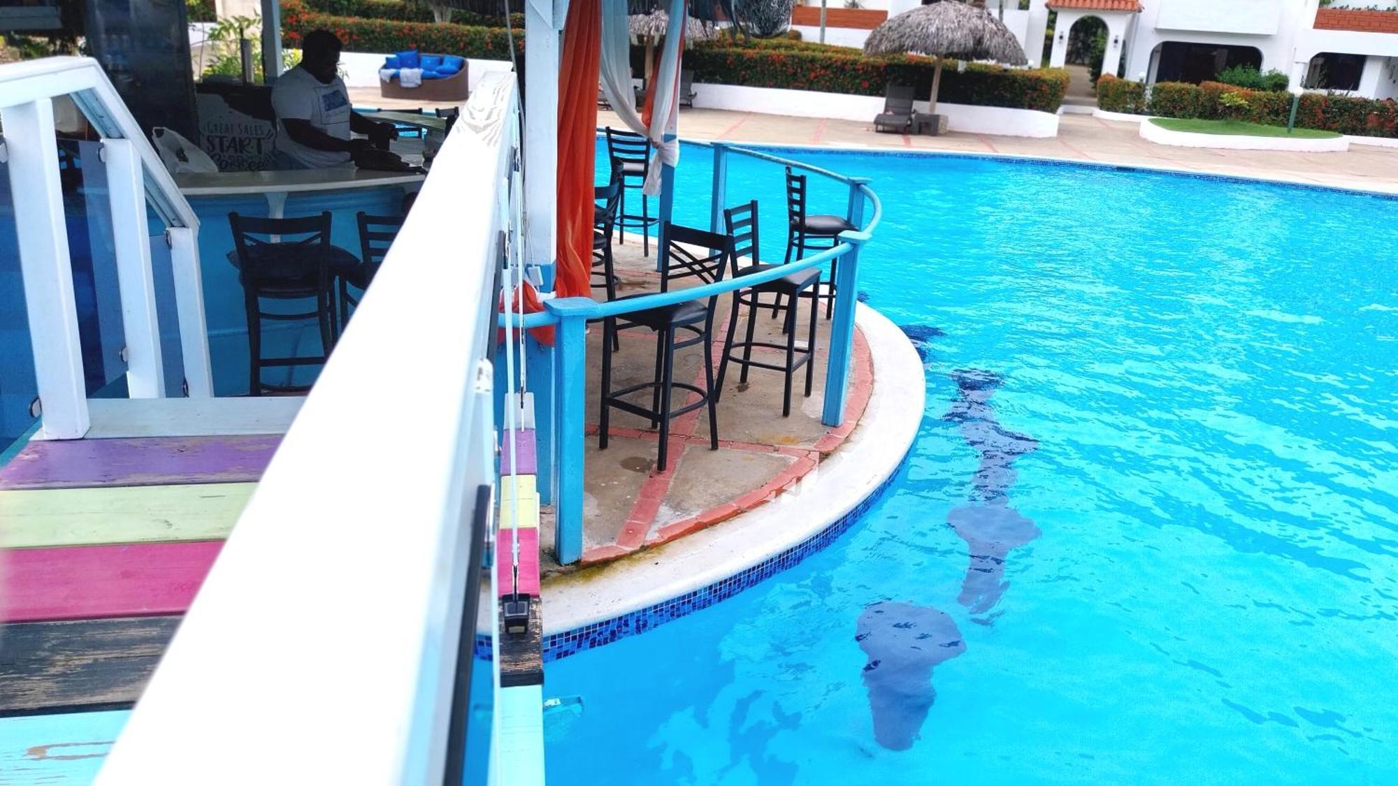 The Biggest Swimming Pool In Sosua, Frente A La Piscina Mas Grande En Sosua Apartman Kültér fotó